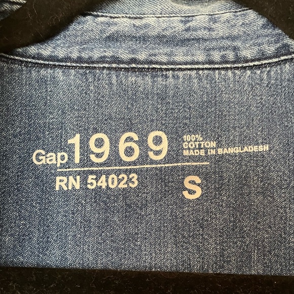 Vintage Gap Denim Button Down - Picture 4 of 6
